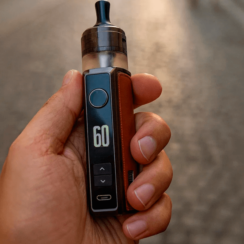 Drag S3 держит в руке Drag S3 держит в руке